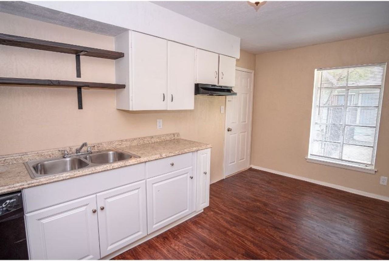 406 Como St - Photo 5 of 17