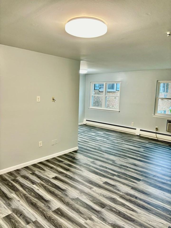 56 Manchester Ct - Photo 4 of 10