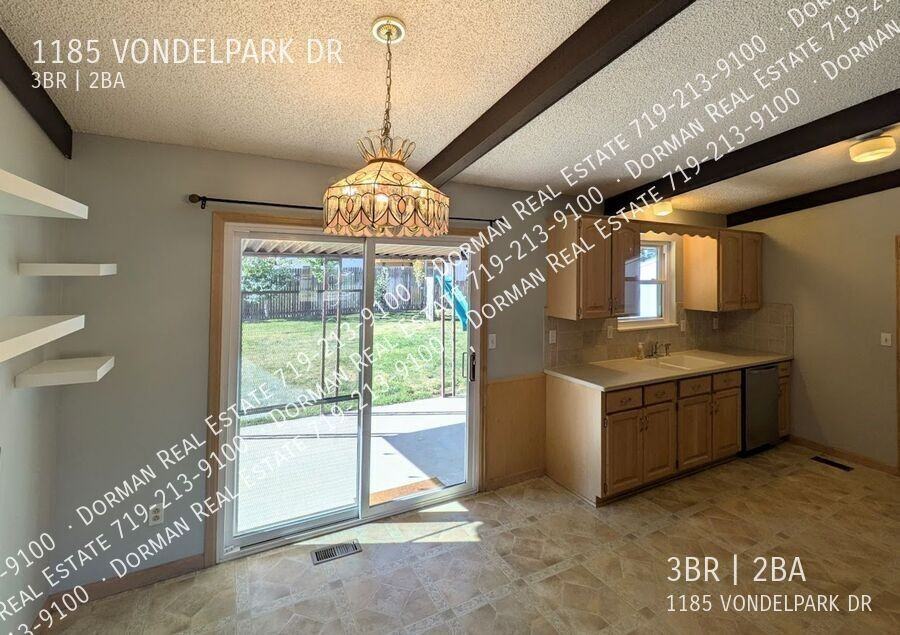 1185 Vondelpark Dr - Photo 3 of 6