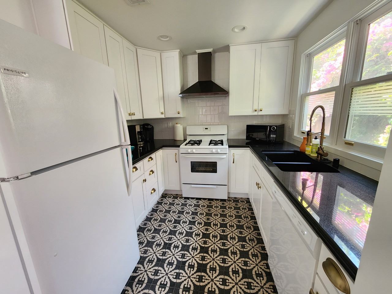 2053 W 31st St #NA - Photo 3 of 9