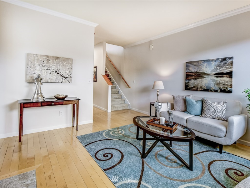 511 Smithers Ave S - Photo 2 of 6