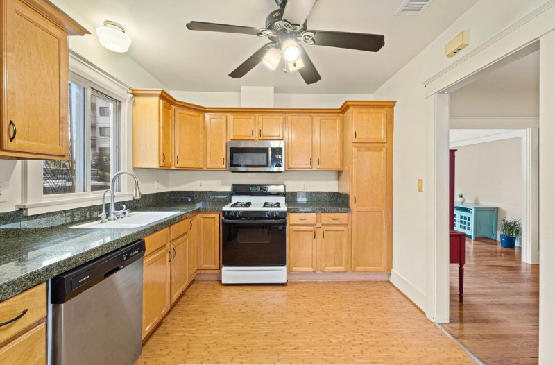 4193 4th Ave - Photo 7 of 40