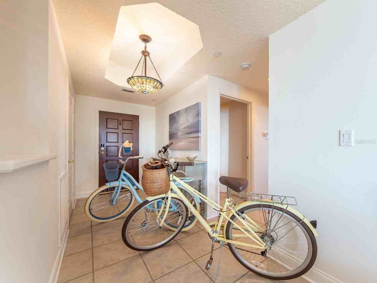 521 Mandalay Ave #410 - Photo 5 of 45