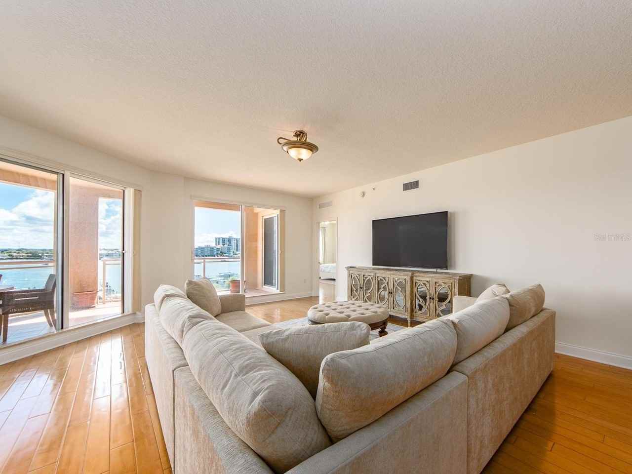 521 Mandalay Ave #410 - Photo 7 of 45