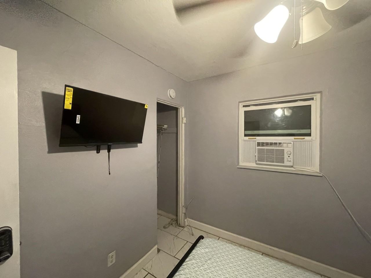 La Salle St - Photo 6 of 7