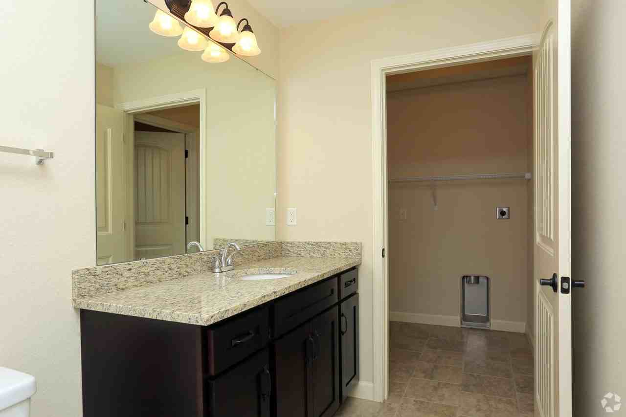 Anderson House Apartments - Photo 7 of 27