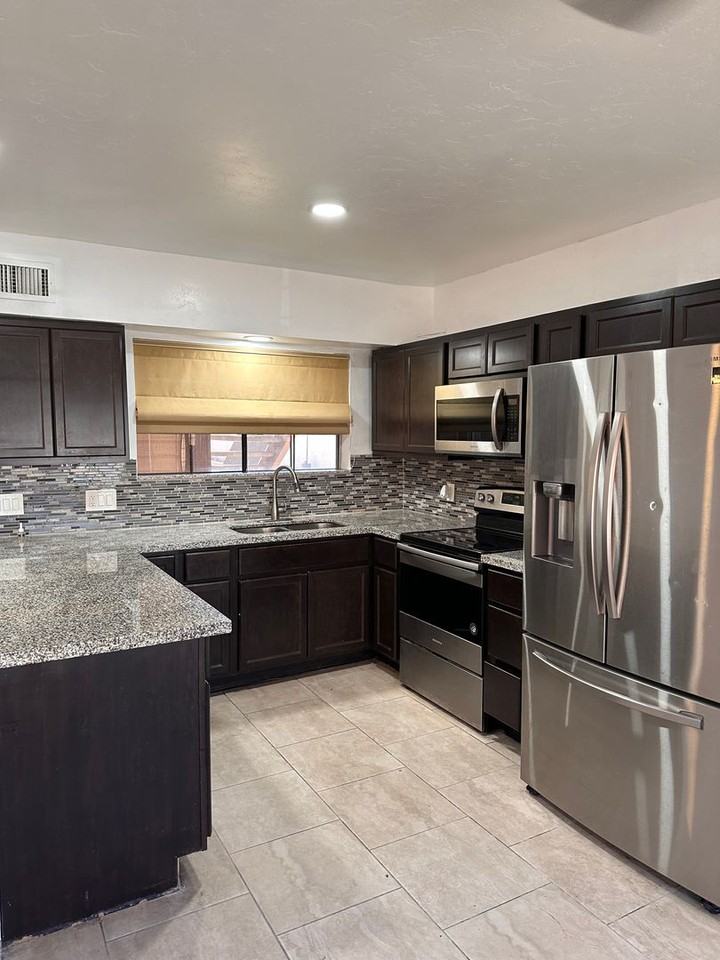 1720 West Wood Bridge Court - Photo 2 of 15