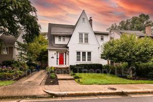 featured image of 209 W Myrtle St