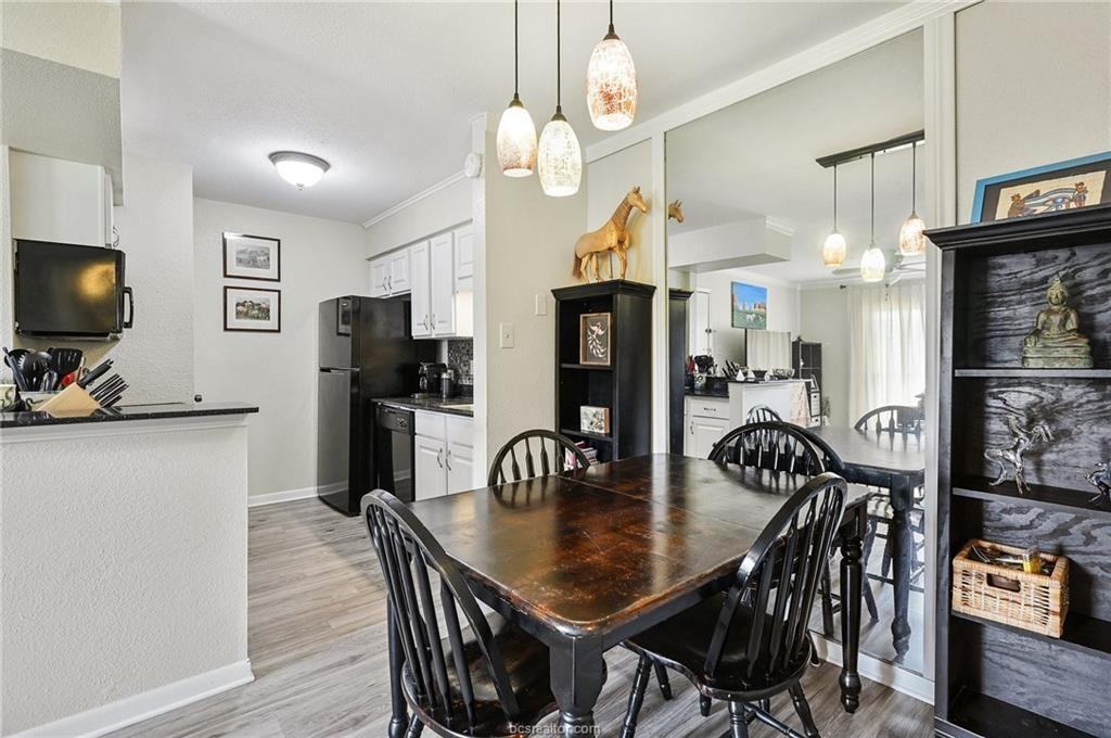 904 University Oaks Blvd #52 - Photo 4 of 12