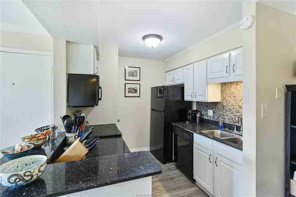 904 University Oaks Blvd #52 - Photo 5 of 12