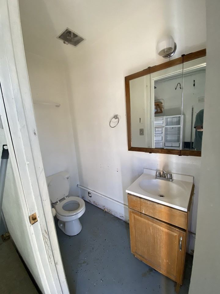 142 6Th St - Photo 3 of 9