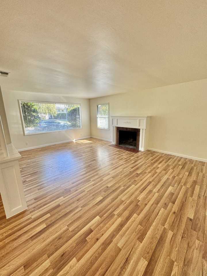 5800 N St - Photo 3 of 16