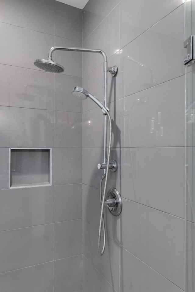 453 Erin Ave Sw - Photo 4 of 18