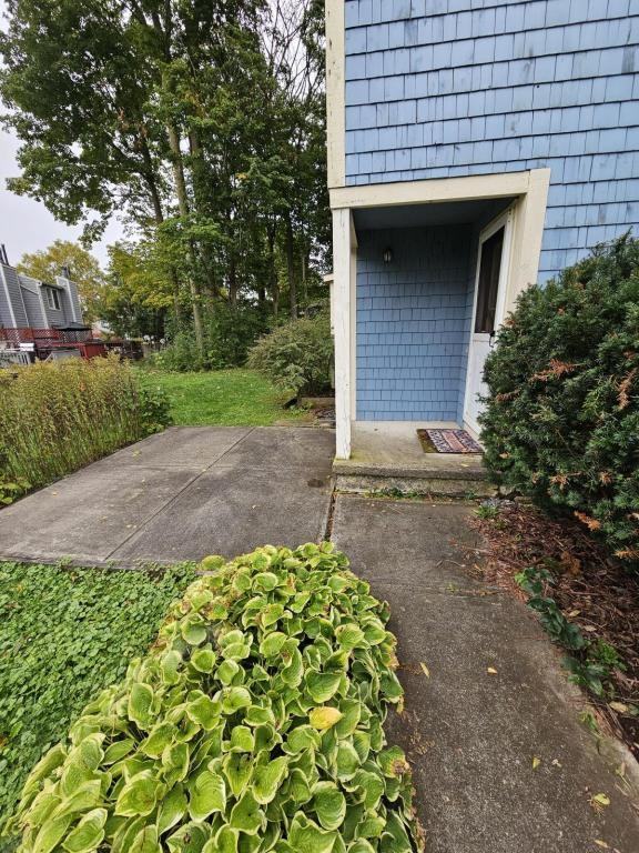 8160 Honeysuckle Dr - Photo 2 of 21