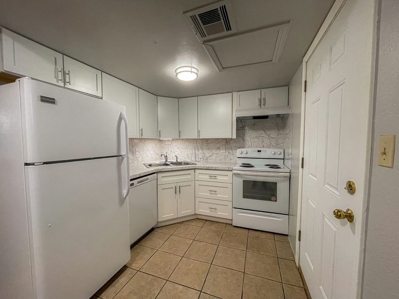 301 W. Davis - Photo 3 of 22