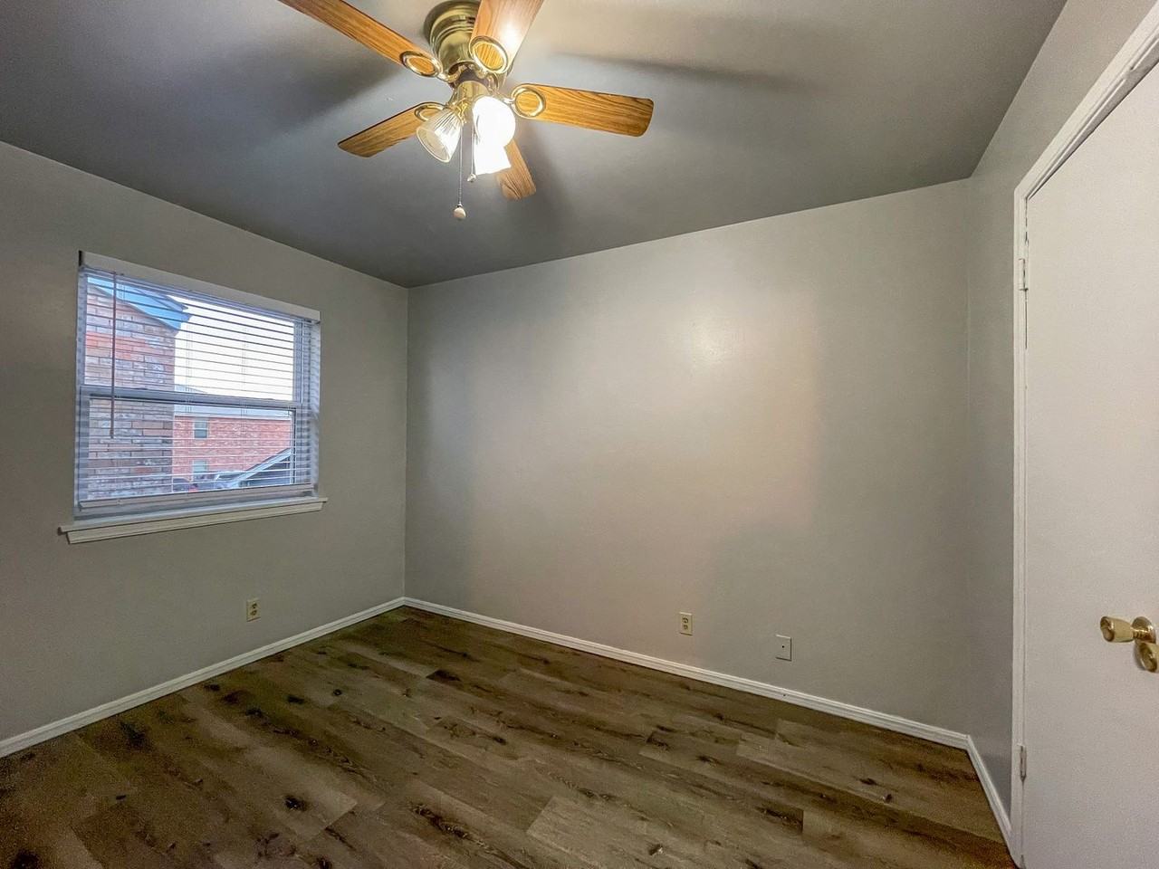 301 W. Davis - Photo 5 of 22