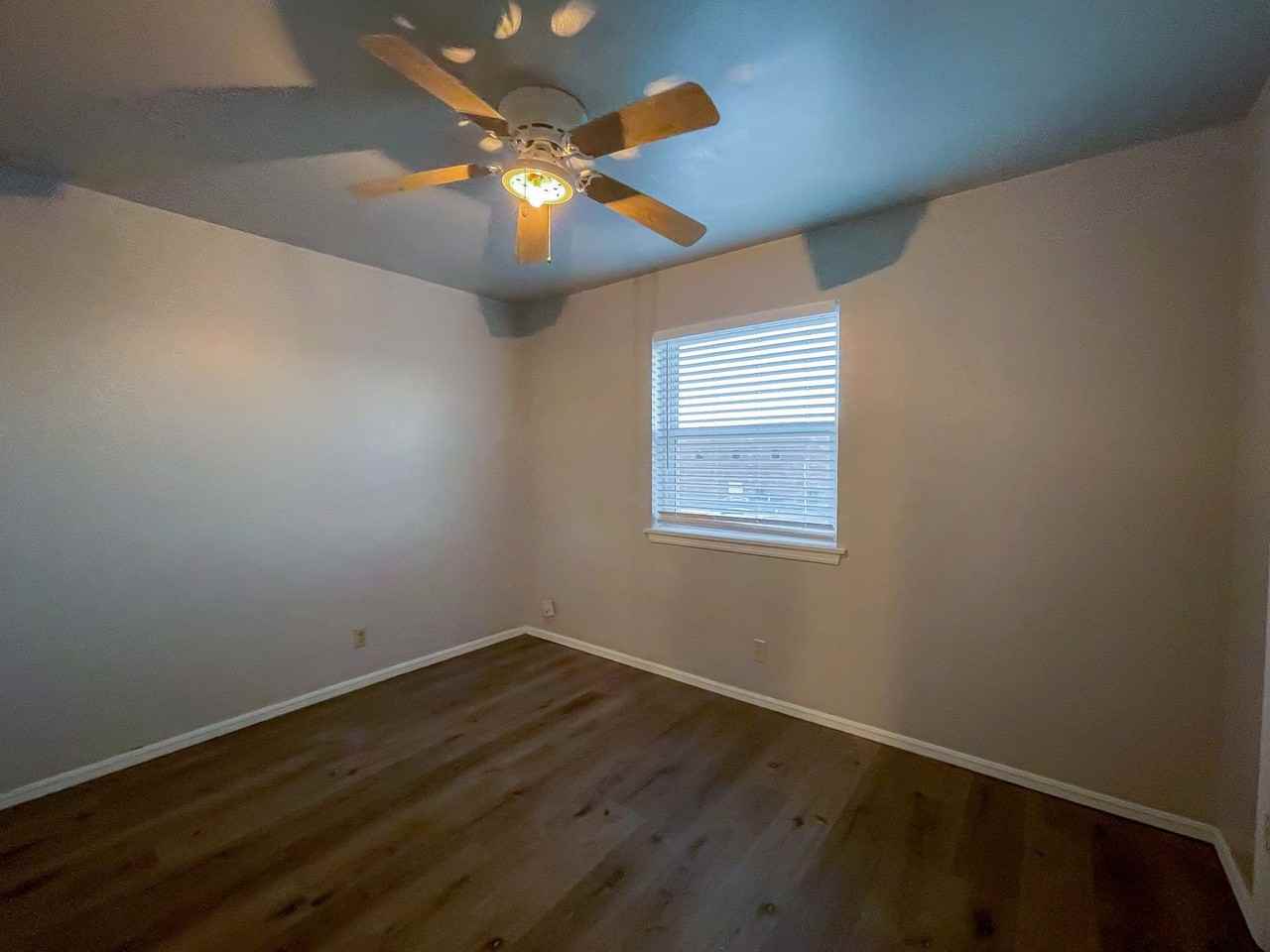 301 W. Davis - Photo 6 of 22