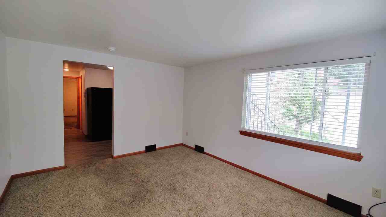 10 Pointview Rd #B - Photo 2 of 15