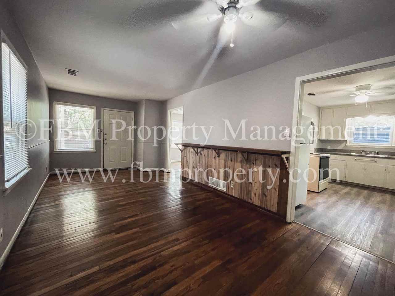 409 Grace St - Photo 3 of 9