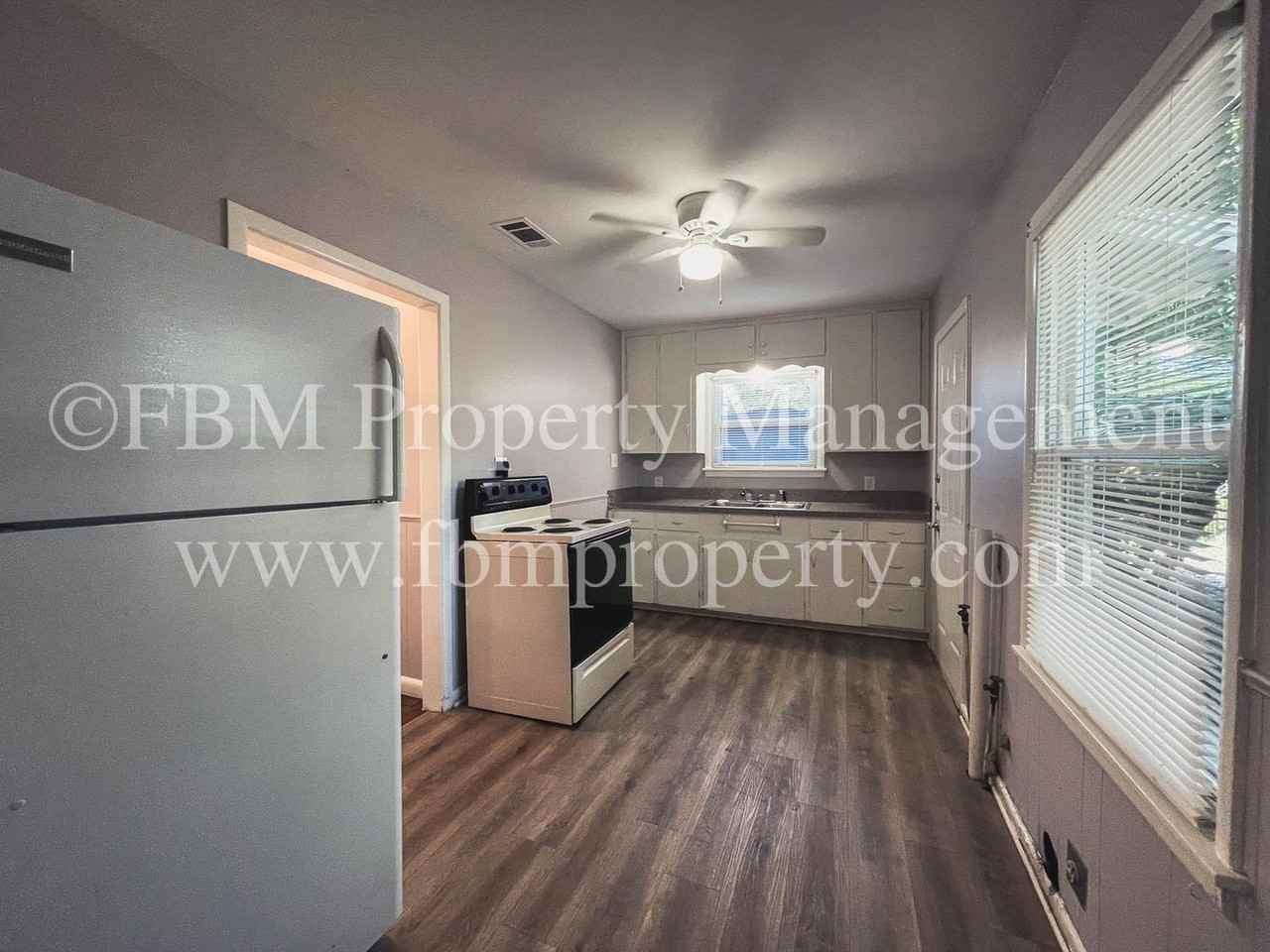 409 Grace St - Photo 4 of 9