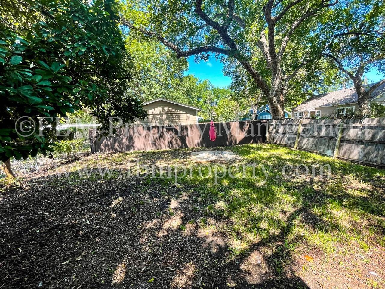 409 Grace St - Photo 5 of 9