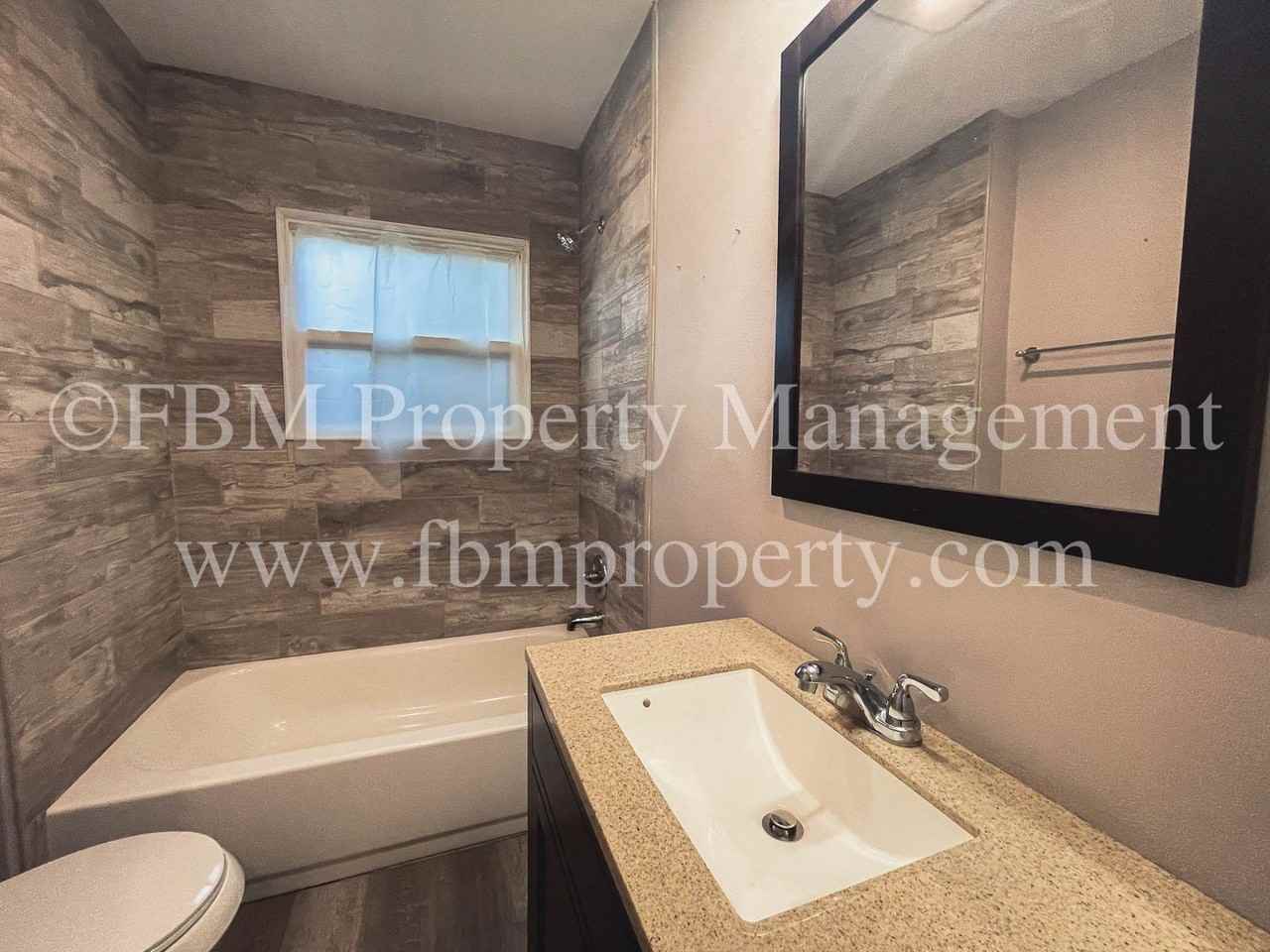 409 Grace St - Photo 6 of 9