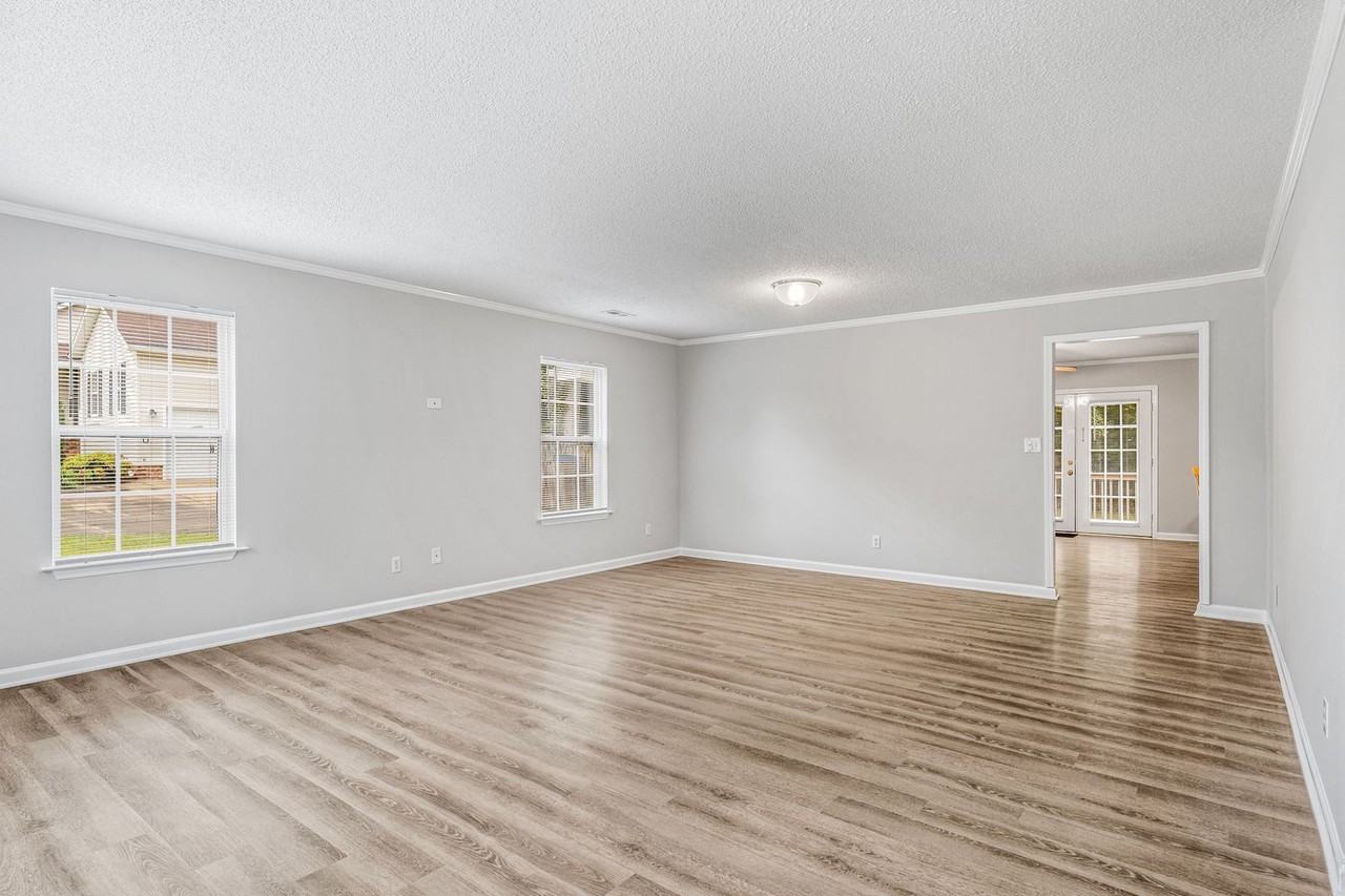 5580 Dwight Dr - Photo 2 of 50