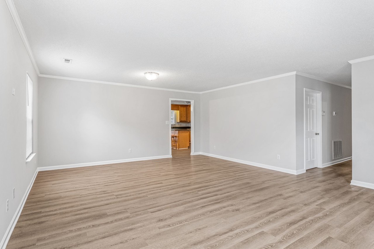 5580 Dwight Dr - Photo 4 of 50