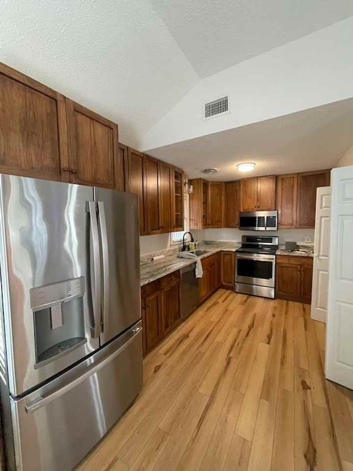 106 Airport Rd - Photo 2 of 10