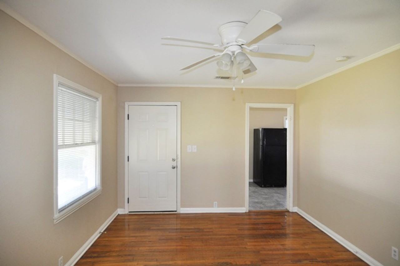 1412 Greenbrier Dr - Photo 3 of 18