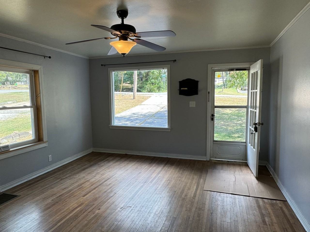 619 N Mission Blvd - Photo 3 of 17