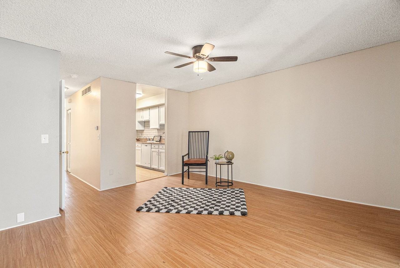 1060 S Parker Rd #4 - Photo 3 of 25