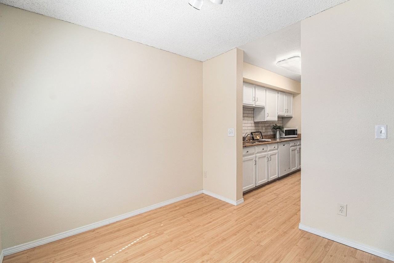 1060 S Parker Rd #4 - Photo 6 of 25