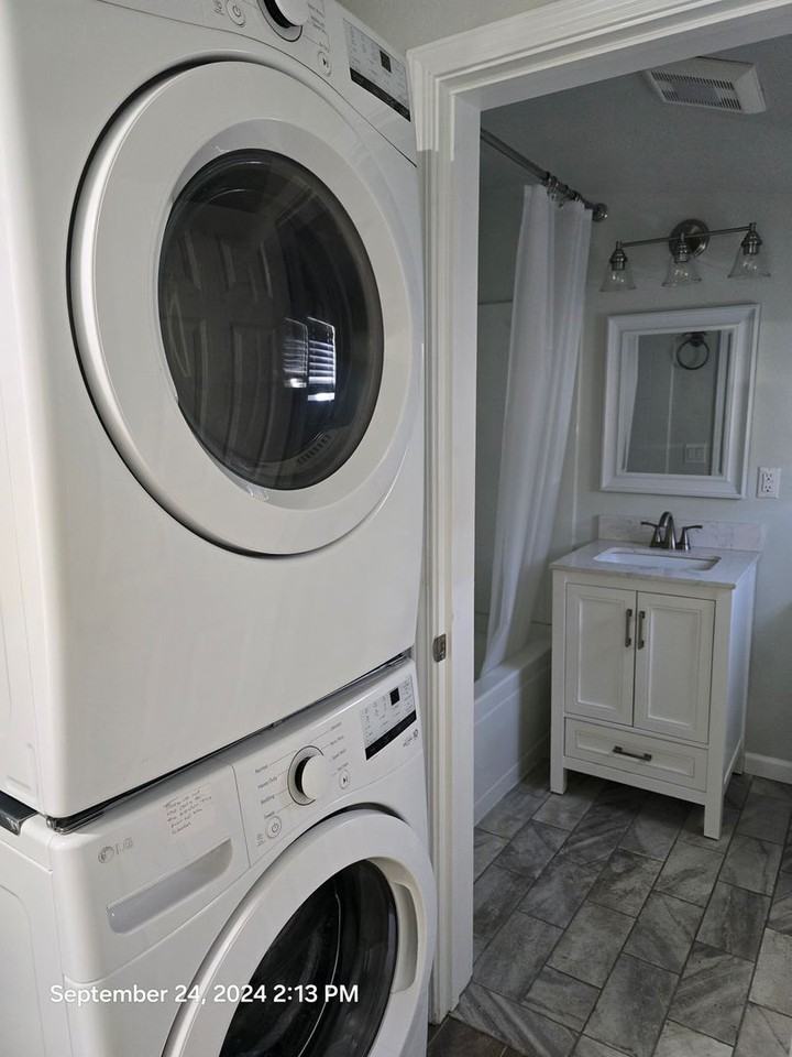 1521 Pine Street (A&B) - Photo 3 of 11