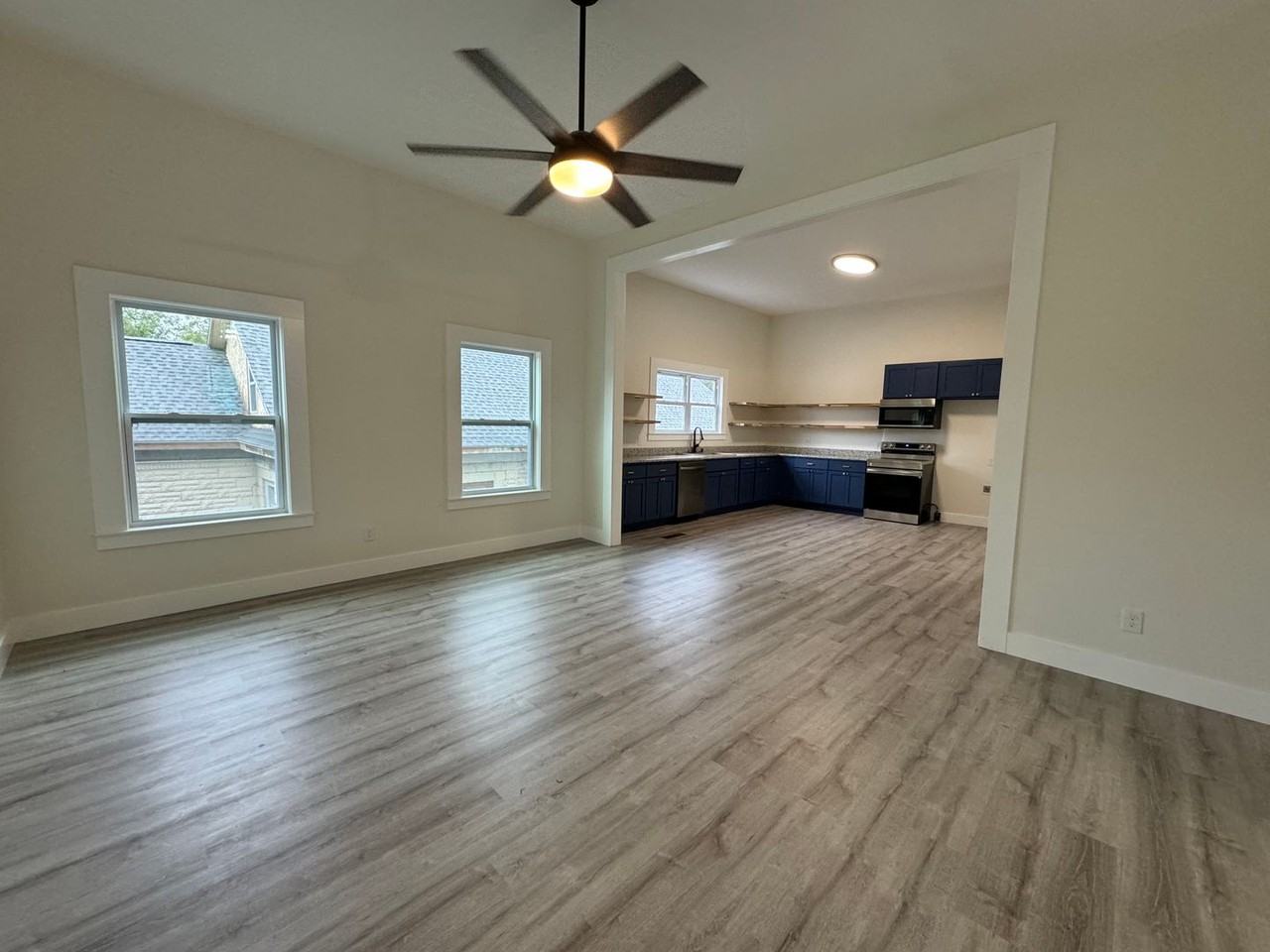 303 Noyes St - Photo 3 of 23