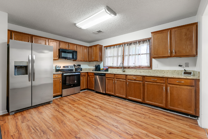 5018 Bell Dr Se - Photo 4 of 15