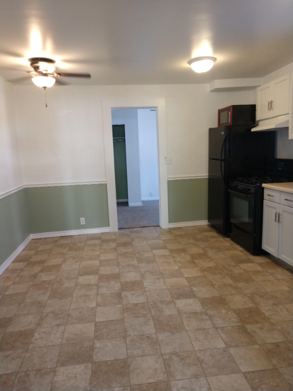 132 E Chestnut St - Photo 3 of 9