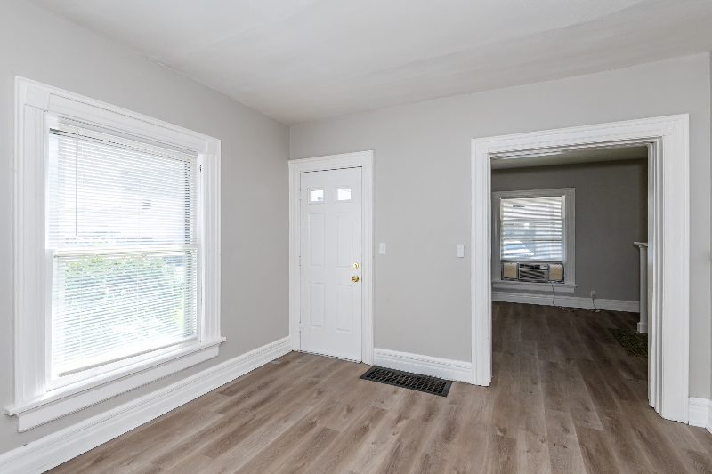 115 E Foraker St #1 - Photo 4 of 14