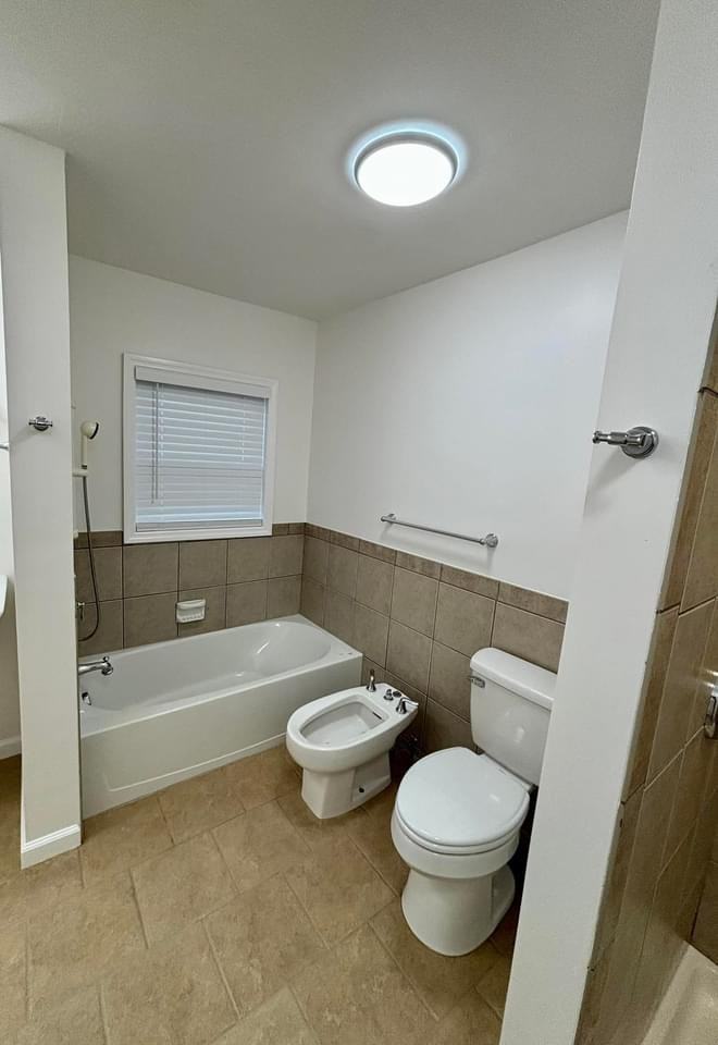 1810 Wonderland St Sw #3 - Photo 3 of 10