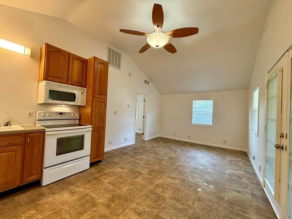 1810 Wonderland St Sw #3 - Photo 2 of 10