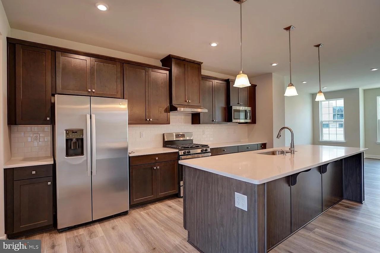 341 E Cochran St #341 - Photo 3 of 39