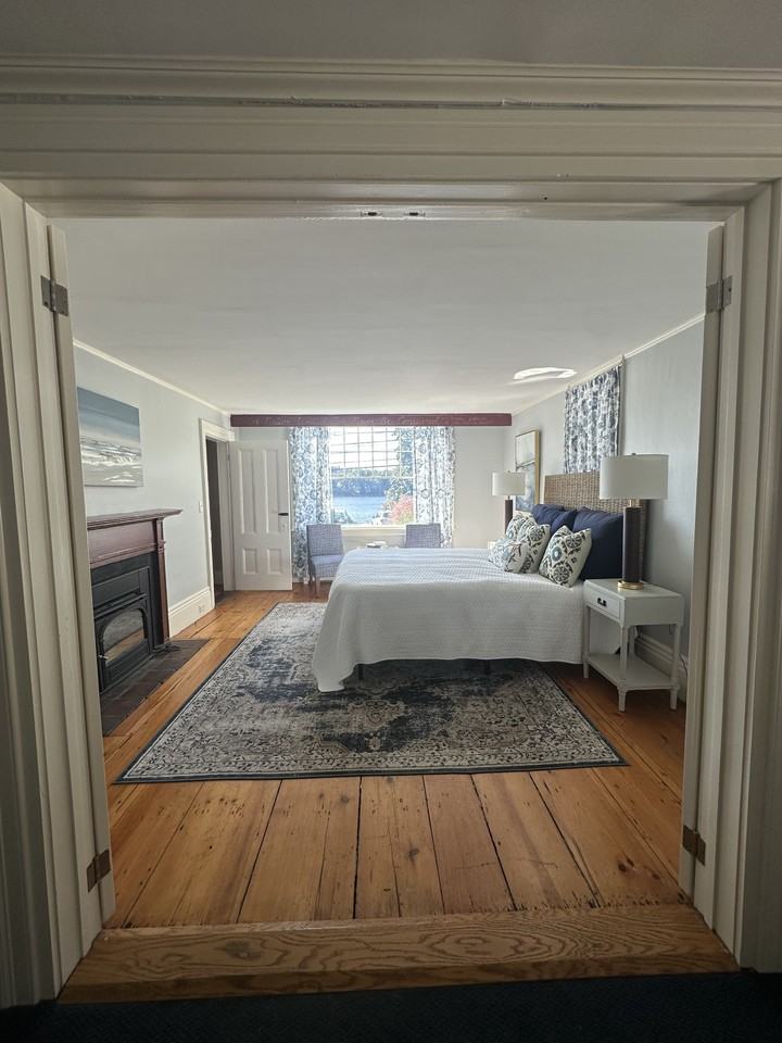452 Main St #B - Photo 4 of 26