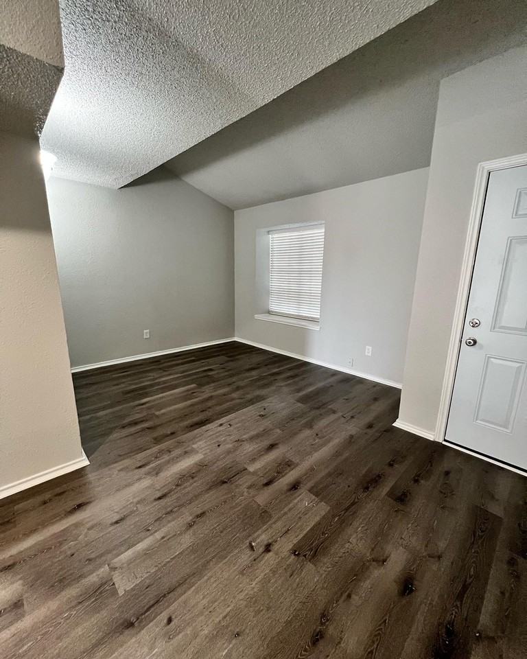 310 Cates Dr #310 - Photo 4 of 15