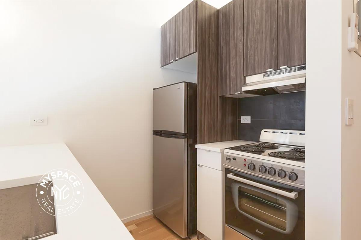 126 Herkimer St #7 - Photo 3 of 6