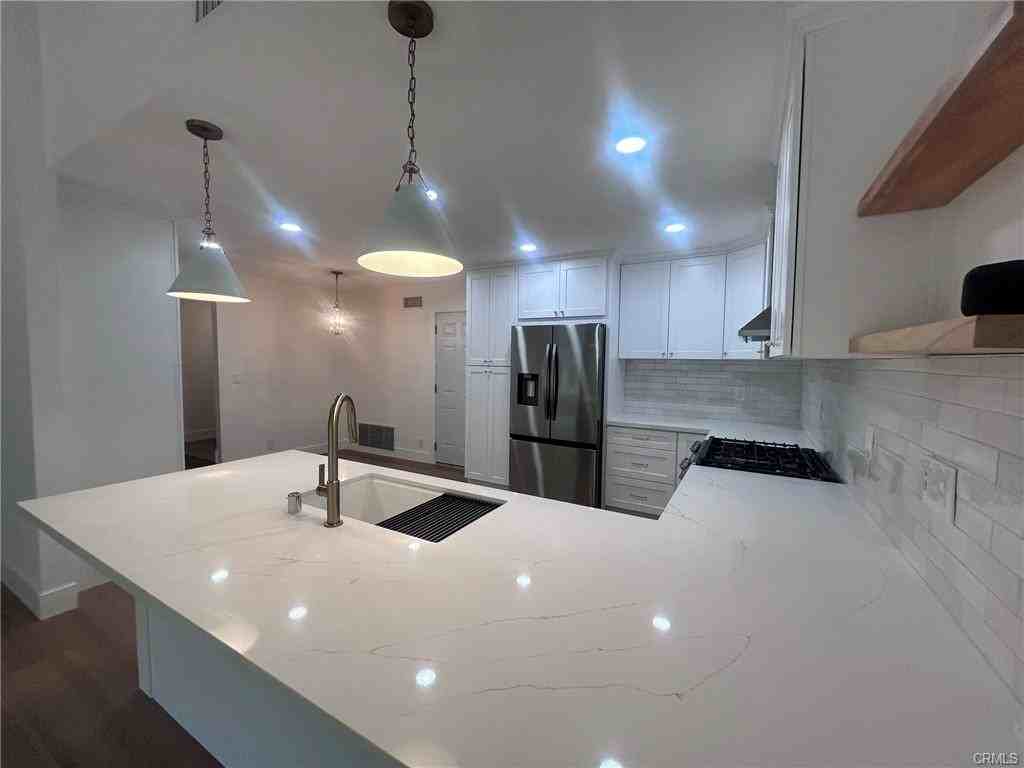 27792 Perales - Photo 2 of 8