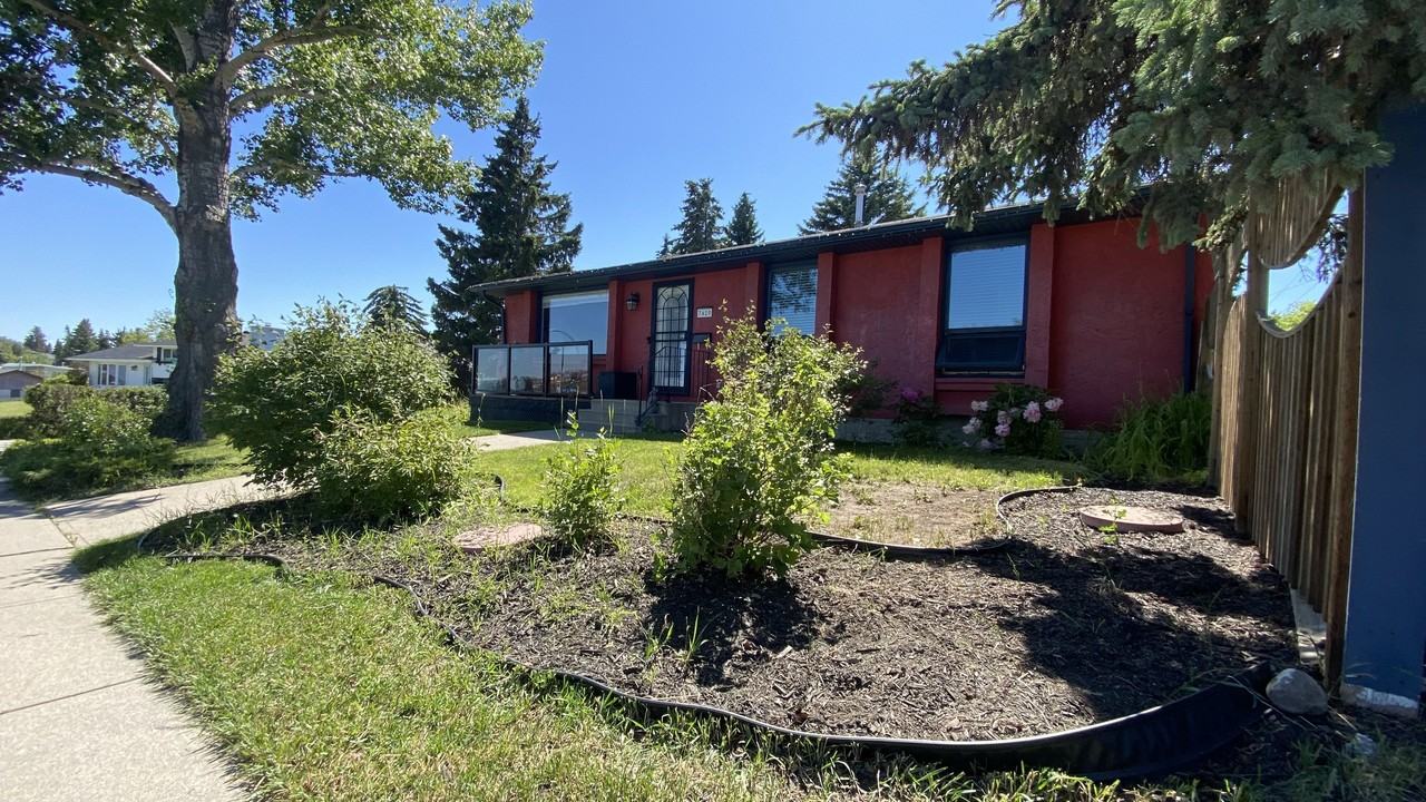 7419 Hunterview Drive Northwest - Photo 2 of 13