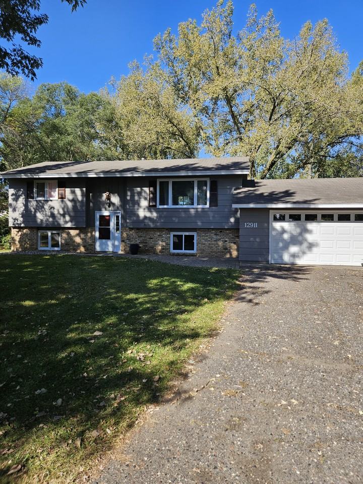 12911 Cottonwood Cir N - Photo 2 of 6