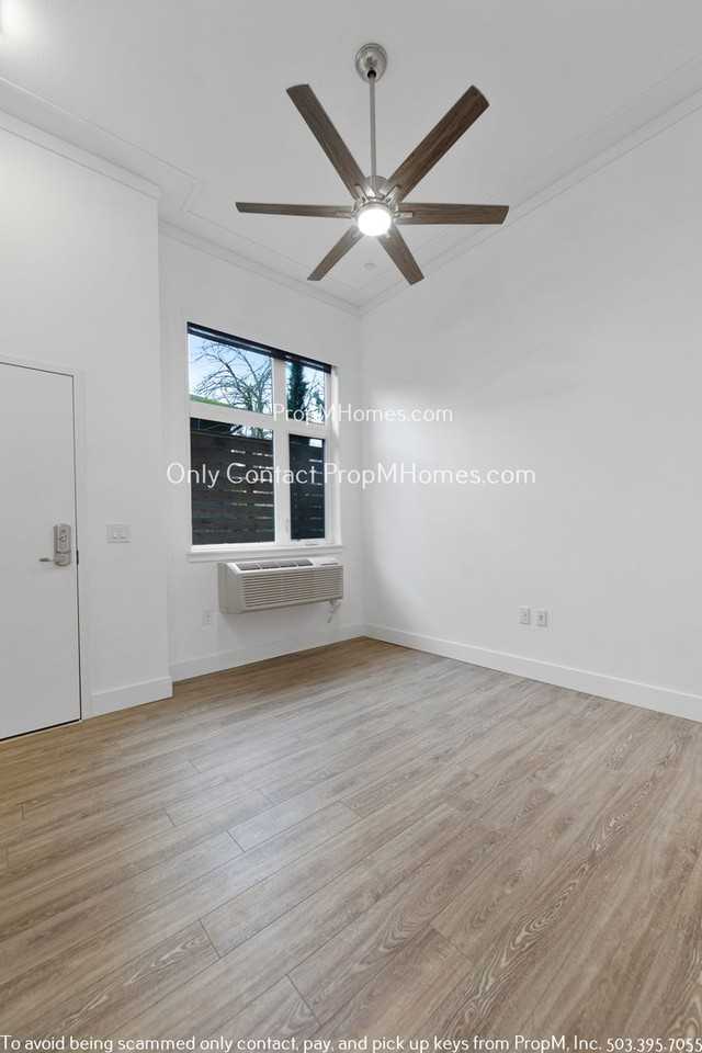 1825 Se 50th Ave #103 - Photo 5 of 17