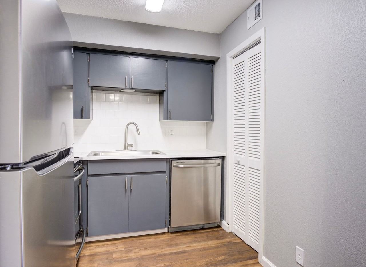 Wornall Place Apartments & Townhomes - Photo 2 of 40