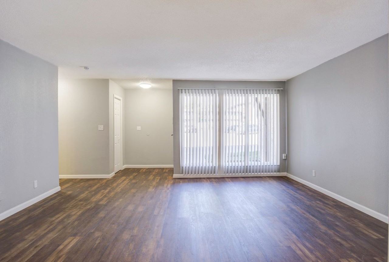 Wornall Place Apartments & Townhomes - Photo 5 of 40